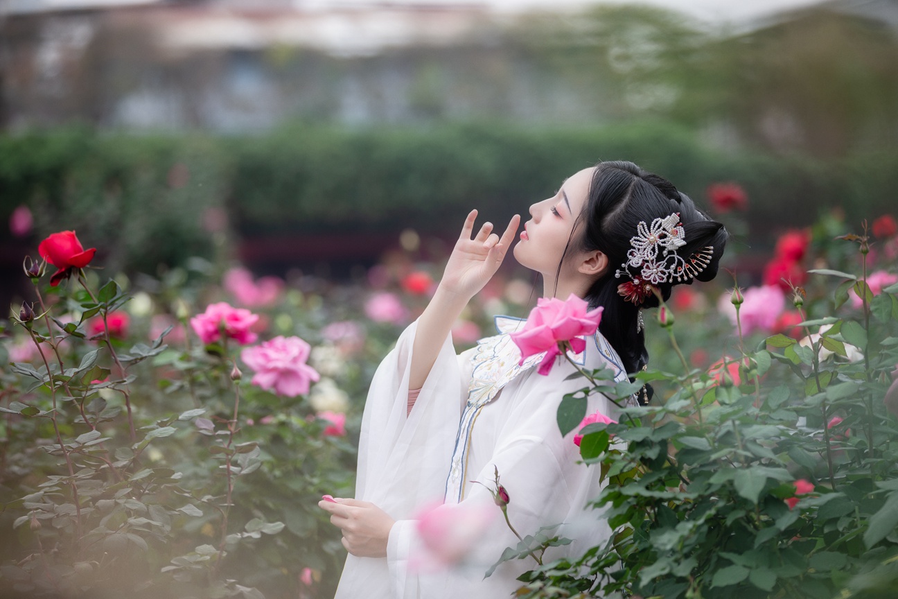 你的命运就是靠你的意志创造出来的。但千万记住，不要勉强，不要过分