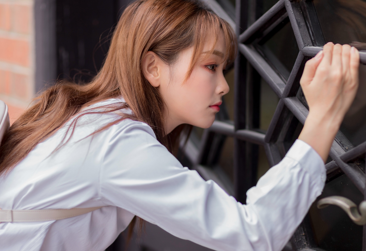 情绪跟别人没有太多关系，完全是你自已在决定，是你自己的反应，你是可以控制的