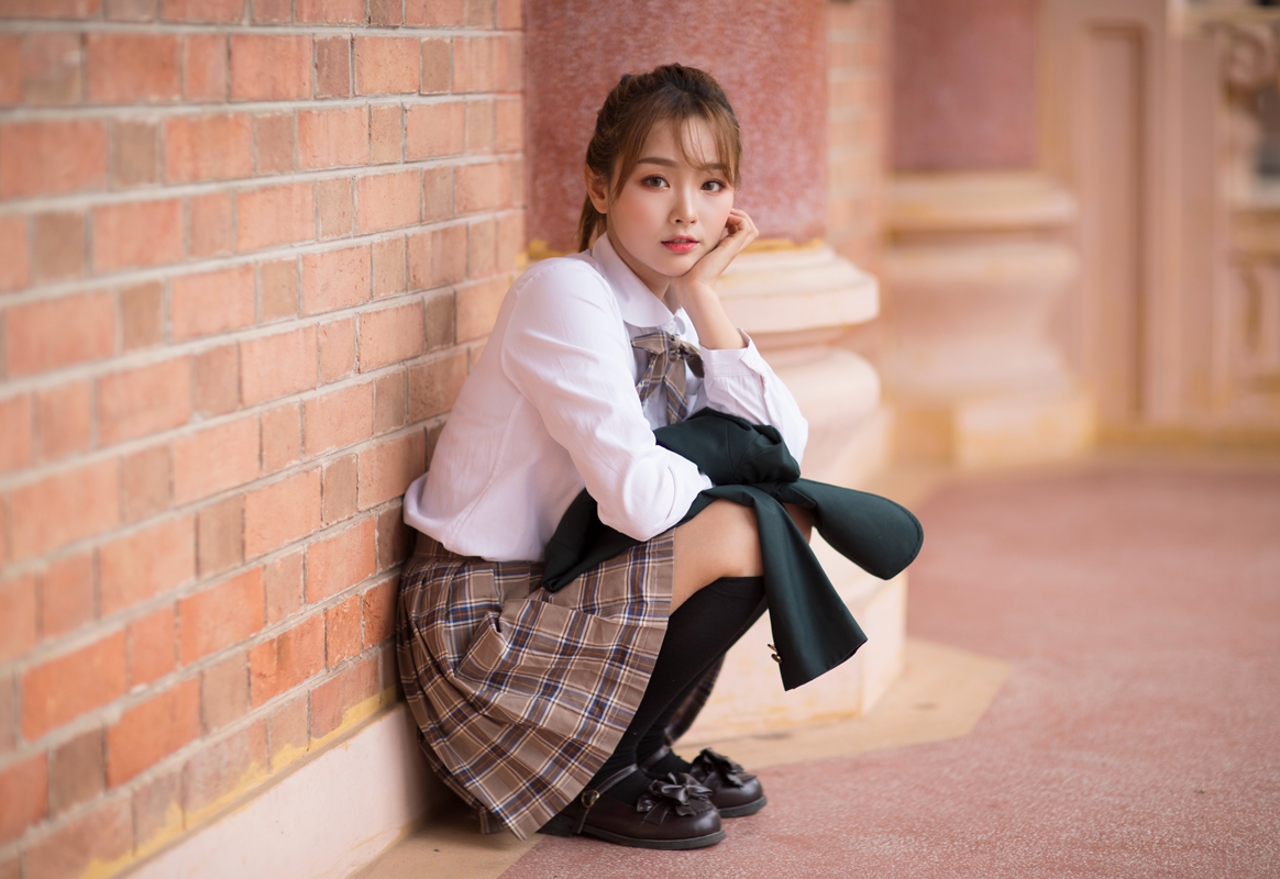 以道德为基础，顺应自然，方为人类的幸福之道